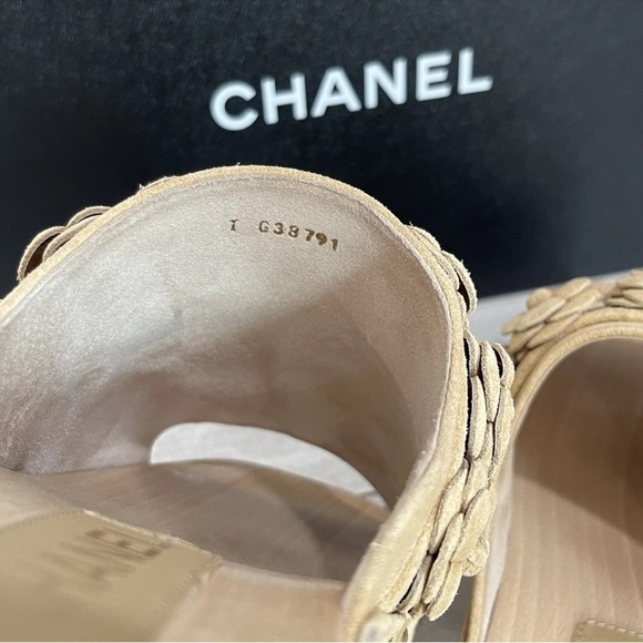 Chanel Camellia Flower Clog Beige Suede Calfskin Wooden Mules 2022 Size 39 EUC - Picture 8 of 16